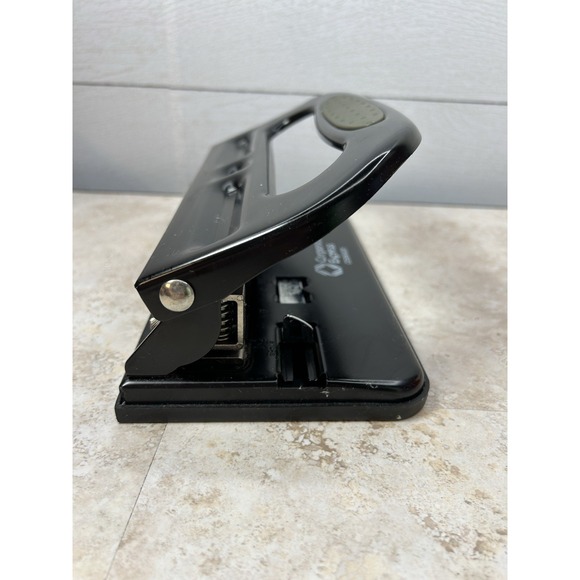 Corporate Express CEB 900025 Heavy Duty 3-hole Punch‎ Black - Picture 4 of 9